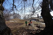 96 Dai Tre Faggi vista verso tempietto con Madonna circondato da dolmen